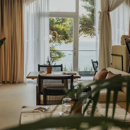 Great White Hotel 4*