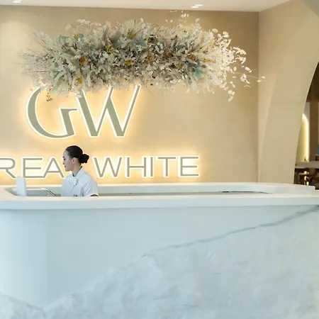 Great White Hotel Shëngjin